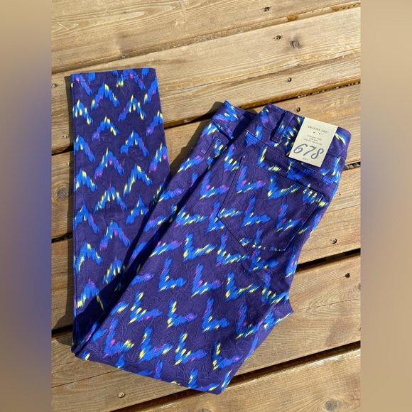 Womens Limited Funky Embossed Jeans! Brand NEW! Size 8/ 30-31”waist🔥Lightweight - Picture 11 of 16